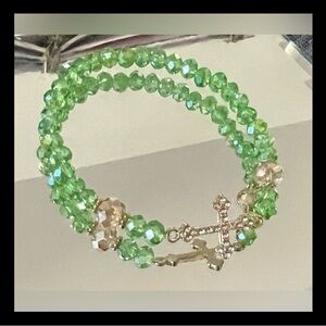 BRACELET HAND CRAFTED Aurora Beads Green & Gold Cross Charm Stretchy